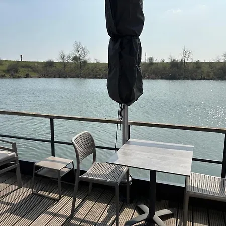 ספינת מלון De Maasterp - Watervillage 14 *